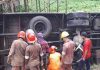 বাস খাদে পড়ে বাবা-ছেলেসহ নিহত ৪