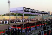 জানাজা শেষে স্বজনদের কাছে লাশ হস্তান্তর