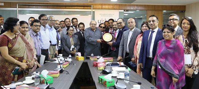 Crest Handover (UKBCCI TRADE MISSION