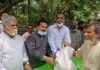 করোনায় নিম্ন আয়ের মানুষদের পাশে দাঁড়িয়েছে প্রবাসী পল্লী গ্রুপ
