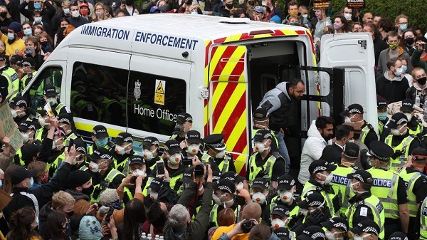 pollice immigration