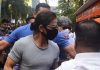 ছেলের সঙ্গে মুম্বাইয়ের জেলখানায় দেখা করলেন শাহরুখ