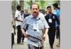 কেন্দ্র থেকে ইভিএম মেশিনই তুলে নিয়ে গেলেন যুবলীগ নেতা