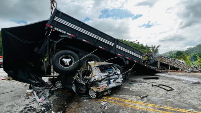 Brazil-Bus-Accident (1)